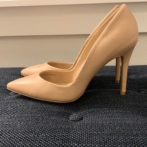 Nude pointed toe pumps